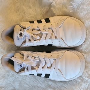 Adidas youth boys or girls size 3.5 original white black stripes